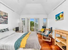 The Seaside Loft - A Breezy Beachside Lifestyle