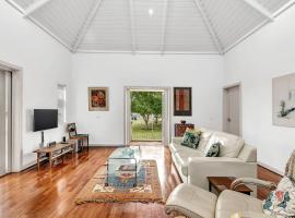 Time and Tide Hideaway - A Spacious Beachside Escape, apartment in Semaphore
