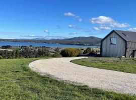 The Barn - Georges Bay, St Helens，聖海倫斯的飯店