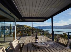 Akaroa holiday home Spacious and quite with stunning harbour views and close to town – hotel w mieście Akaroa