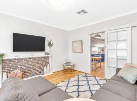 Beachtown Breeze - A Coastal Gem in Glenelg East, cottage in Glenelg