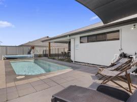 Hole In One - Tranquil Retreat, pet-friendly hotel in Banksia Beach