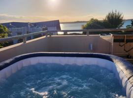 Cozy pavillon with private jacuzzi on rooftop terrace - Jolly's Rock, hótel í Grande Gaube