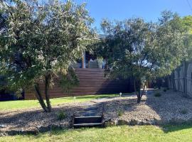 The Cosy Bungalow – hotel w pobliżu miejsca Geelong and Great Ocean Road Visitor Centre w mieście Portarlington