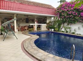 The Sangtus Home, hotel s bazenima u gradu 'Babakan Madang'