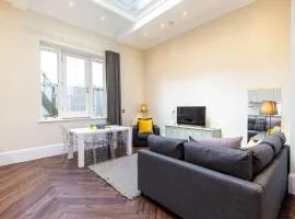 2-BR apartment for 6 in Covent Garden with ac