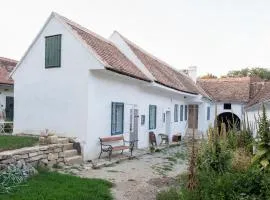 dasFritsch-Historisches Weinbauernhaus im Grünen