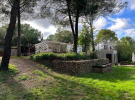 Stone Garden, Casa en plena naturaleza, hotel v mestu Uceda