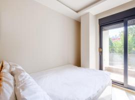 Flat w Balcony 5 min to Beach in Kemer อพาร์ตเมนต์ในอันตัลยา