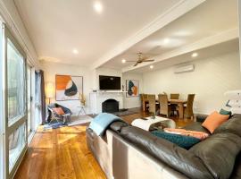 Capelink Beach House-Atop Prestigious Oliver's Hill, hotel para famílias em Frankston South