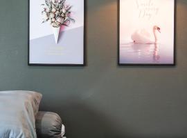 ๋์ฐจ๋ถ๋ฆฌ์ ์์นํ ํธํ
Is Am Are Stay Boutique