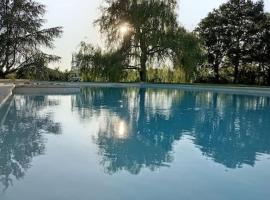 Le Relais des Cigognes, ξενοδοχείο σε Marlieux
