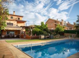 Casa espaciosa cerca de Monachil, hotel in La Zubia