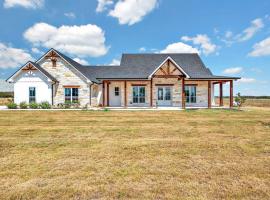 New Luxury Texas Farmhouse, хотел в Bellmead