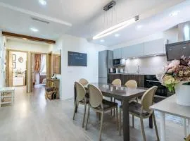 Central luxury flat with free parking