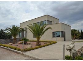 VILLA PREMIER, vacation home in Yecla