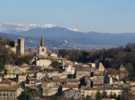 Les Remparts โรงแรมในGrane