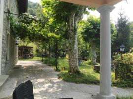 Casale La Selva Cottege grande, landsted i Piano Porlezza