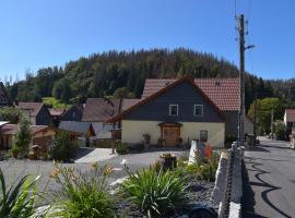 Ferienhaus Chalet zur Werraquelle, casa vacanze a Masserberg