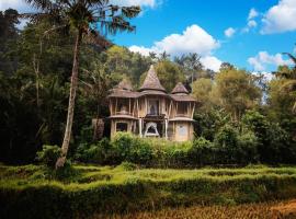 The Nude House, villa i Selat