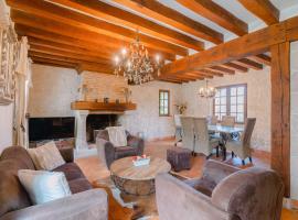 Magnificent Norman house of 160m2 for 8 people with swimming pool, villa en Deauville