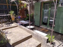 Au petit Florian en Provence, alojamento com cozinha em Apt