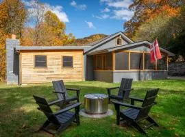 Agern Cottage A peaceful mountain retreat, close to hiking, biking and Asheville