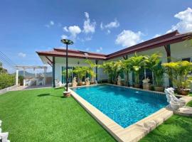 Large villa with pool in Chonburi, haustierfreundliches Hotel in Bang Sare