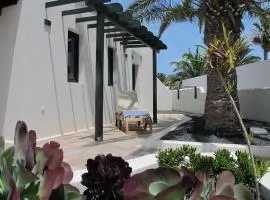 Bungalow GOA Pool view, Playa Roca residence sea front access - Free AC - Wifi
