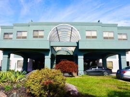 American Inn & Suites, hotell med pool i Waterford