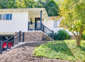 Luxurious Morgantown Retreat with Stunning Views!, holiday home in Morgantown
