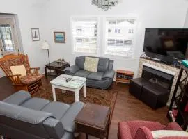 Oceanside, Hot Tub, Close to beach, KD231, WindOver