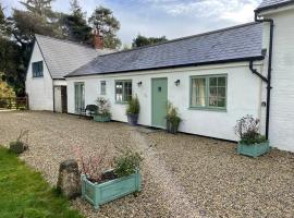 Cottages at Woodlands, Grooms Cottage, hotel perto de Monkey World, Wareham