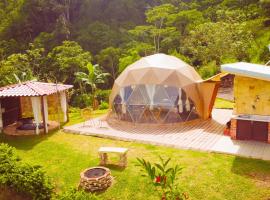 Las Colinas Glamping, family hotel in Turrialba