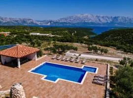 Villa Luisa Pucisca - 2 Häuser, 6 Schlafzimmer Insel Brac - Pool, Grill, Kamin, Tischtennis, Boot