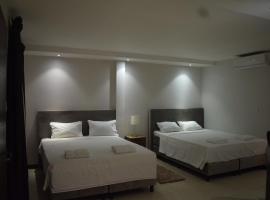 Hotel RITZZ, hotell i Paramaribo