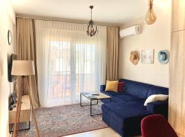 Sunning well city apartment, Lapta، فندق مع مسابح في لابيثوس