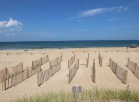 KH121, Pirate Queen- Oceanfront, Ocean Views, Sun Deck, pet-friendly hotel in Kitty Hawk