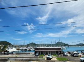 Studio face à la mer au pied de la Marina โรงแรมในLe Marin