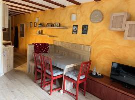 La Casa Bianca - ski, hike & bike, hotel in Tonalepas