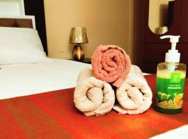 Apart Florencia, piscina en el verano! incluye parking y vigilancia 24 horas!, place to stay in Tacna