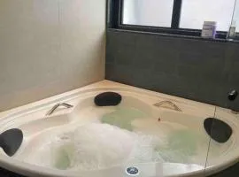 Ruya Flat - Hidro privativa/Piscina - São Vicente