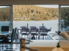 11 East Gosford Luxury Waterfront House with Private Wharf, luxury hotel in Gosford