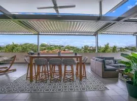 Top of Taringa Penthouse with Sweeping Views