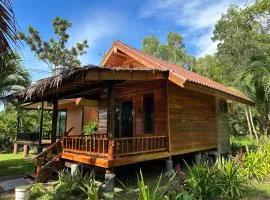 Koh Jum Bungalow & Hostel