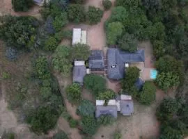 Zebula Golf and Wildlife Estate - Moonlit Sky 10 pax - Moi Signature Luxury villa