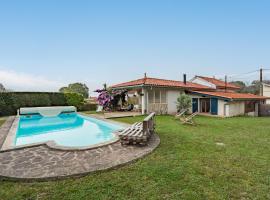 Villa Les Lys - Avec piscine et grand jardin, hotel in Sames