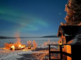 Camp Caroli Hobbit Hut, hotel in Jukkasjärvi