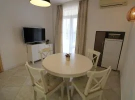 Flores Garden - Menada Apartments