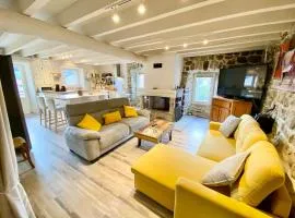 GITE DE GROUPE 160m2, 15p, salle de reception, jardin, terrasse